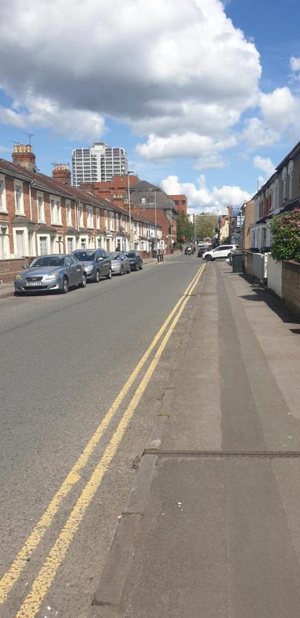 Swindon Home From Home 2 - Entercloud9Sa Exterior photo